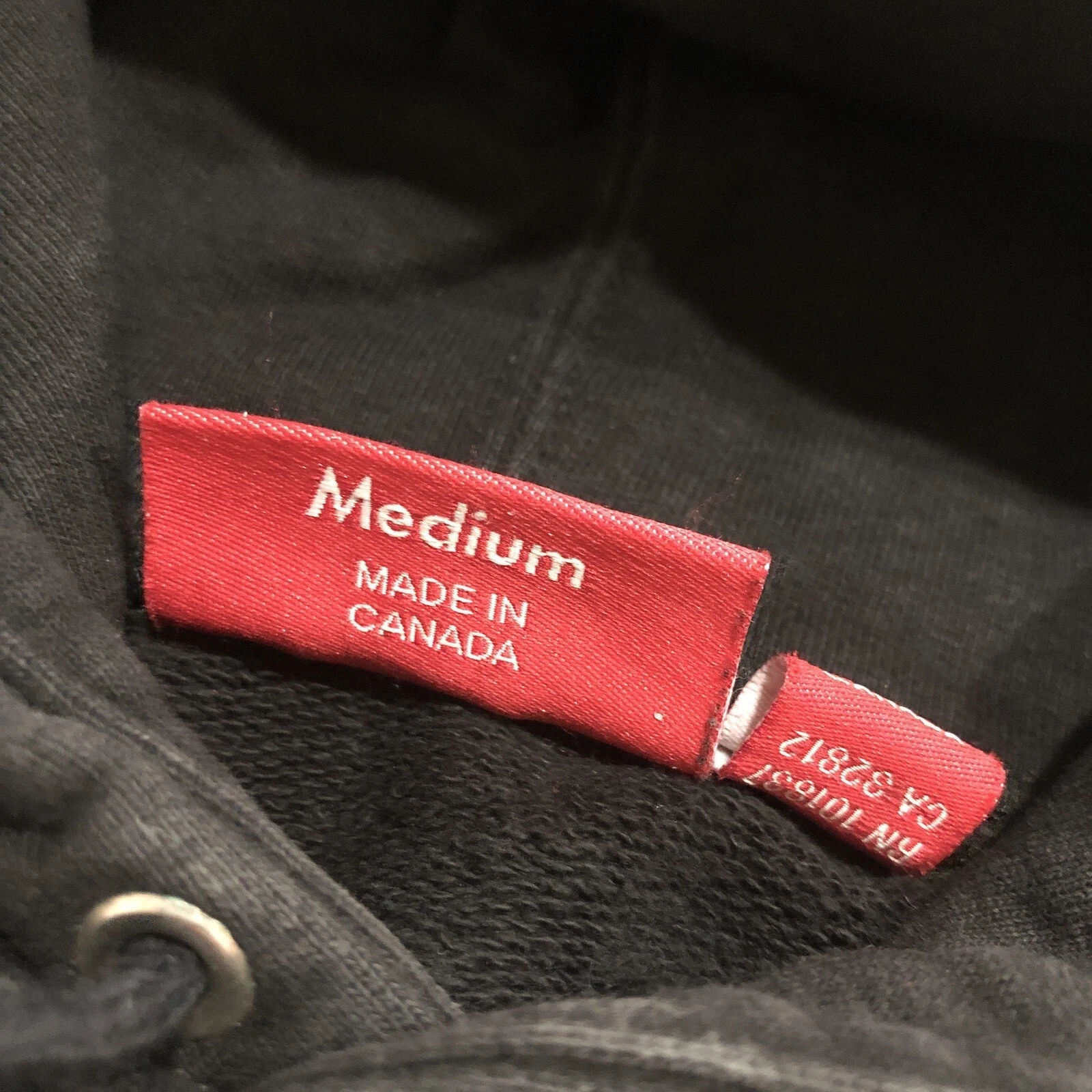 Rara felpa con cappuccio pullover Supreme Flags Patch Hype Street nera media