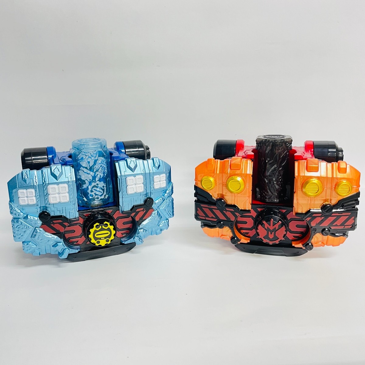 Kamen Rider Build DX Cross-Z Magma Knuckle & DX Grease Kamen Rider Build DX Cross-Z Magma Knuckle & DX Grease