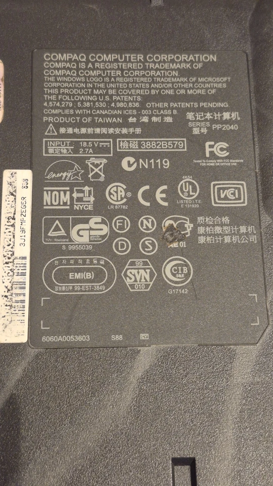 Vintage Compaq Armada M700 Laptop for Parts or Repair Pentium III Windows 98 Era - Image 2 of 4