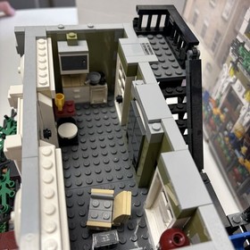 LEGO Creator Expert: Parisian Restaurant (10243) 100% Complete with Box 