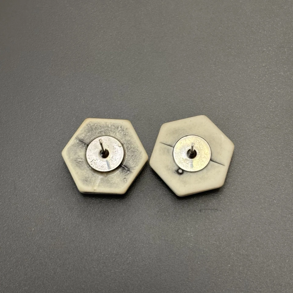 Pendientes Dados Vintage Tachuelas Hechos a Mano Retro Juego Kitsch Blanco Negro Acrílico DEFECTOS Foto 4 de 4