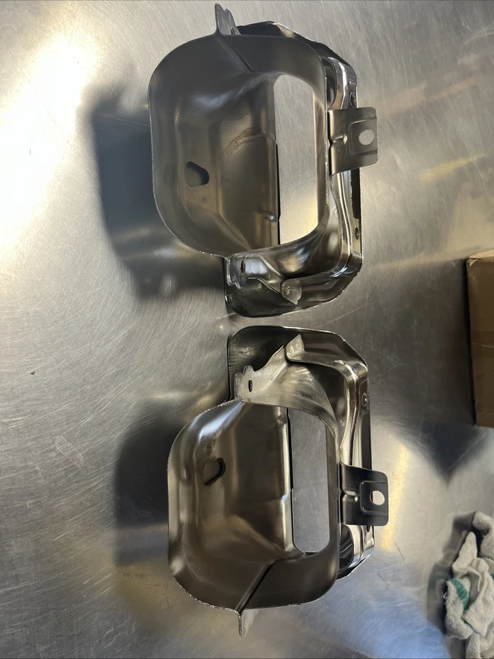 一对排气头边框适用于雪佛兰Silverado GMC Sierra 1500 2019-2024银色 — 第 2/4 张图片