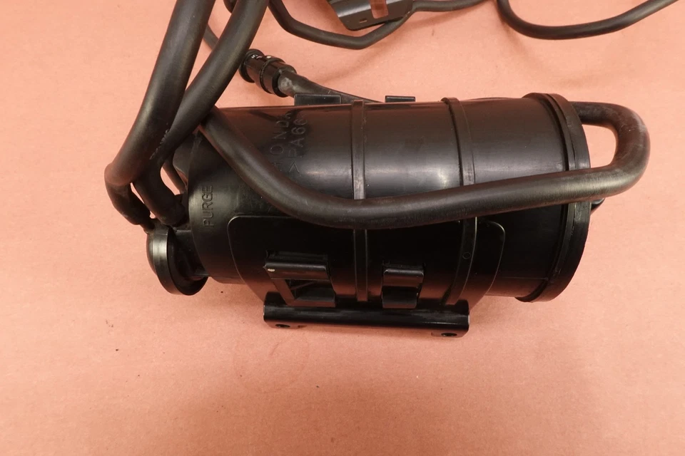 Bote de EVAP Triumph Speedmaster 2014 11-17 emisiones Foto 2 de 4