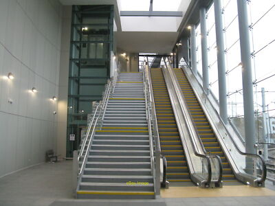 Foto 12x8 Edinburgh Gateway - 20 Lifttreppen und Rolltreppen führen zu th c2016