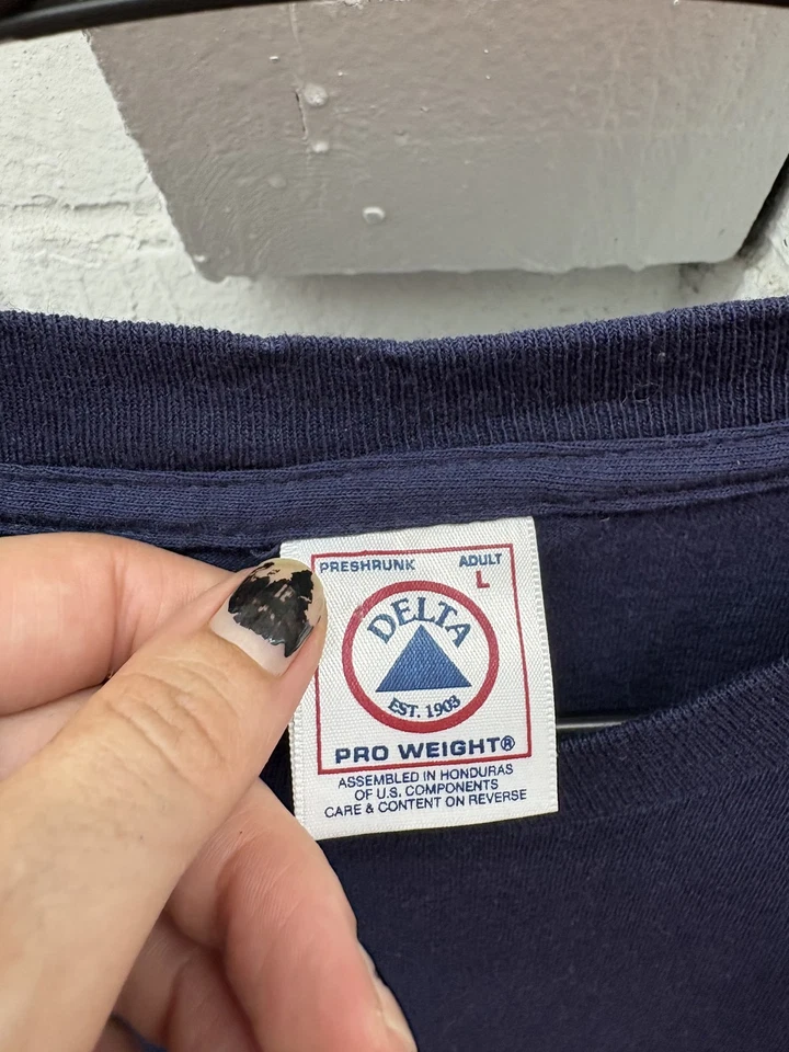 Camisa De Colección Blink-182 Para Hombres Grande Azul Marino Delta Pro Banda de Peso Camiseta Años 90 Y2k Foto 3 de 4