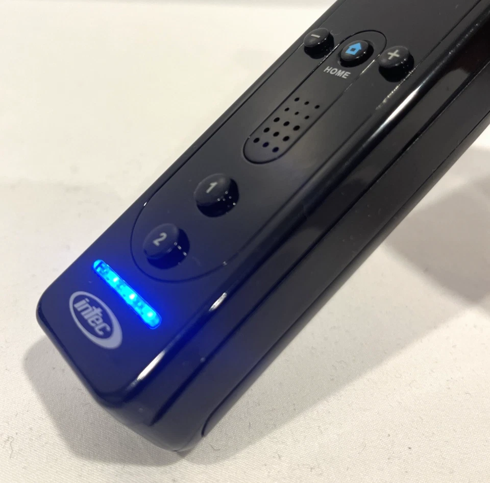 INTEC BLACK WIRELESS CONTROLLER & BLUE NUNCHUK W/ SILICONE COVER NINTENDO WII - Image 3 of 4