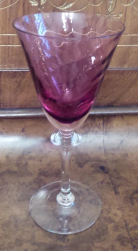 Steuben Glass Cranberry Optic Swirl Wine Glass 7"x3"x3"
