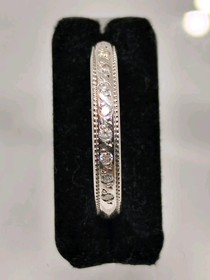 Anillo de media eternidad de diamantes de corte redondo 100 % natural conjunto micro pavé de platino 950 Foto 3 de 4