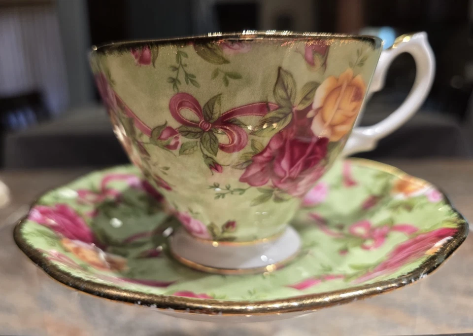 ROYAL ALBERT Old Country Roses GREEN CHINTZ and DUSKY PINK LACE Cup and Saucer - Image 3 of 4