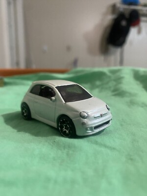 hot wheels beetle White Car