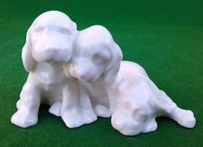 ROYAL WORCESTER "SPANIEL WELPEN" - DORIS LINDNER - BLANC DE CHINE - RW3130.