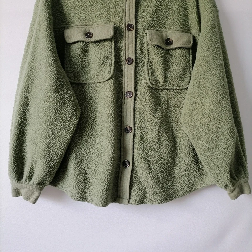 Chaqueta básica de vellón con botones verde oliva So Goods For Life para mujer talla M Foto 3 de 4