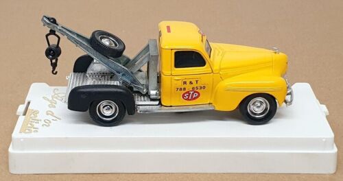 Solido 1/43 Scale 4424 - Dodge Depanneuse Wrecker Truck (STP) Yellow - Picture 3 of 5