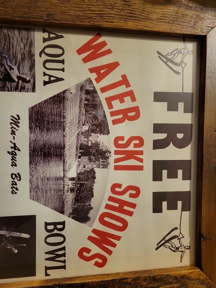 Letrero Min Aqua Bat enmarcado en madera de granero recuperada con vidrio Foto 3 de 4