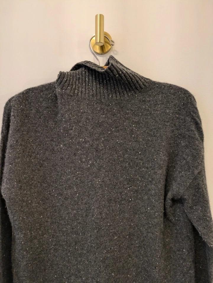 Suéter de cuello falso gris de dos capas 100 % cachemir diseño vertical Foto 3 de 4