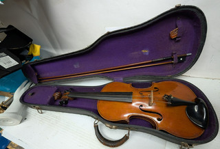 Antique /Vintage Unmarked Maker Violin & Bow Cased