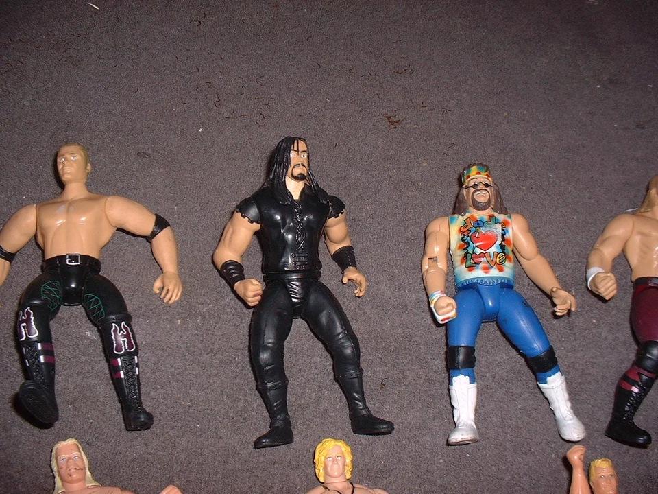 VINTAGE WRESTLING ACTION FIGURES LOT JAKK'S UNDERTAKER STONE COLD PLUS OTHERS - Image 3 of 4