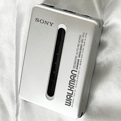 SONY WM-EX677 1999 Silver Walkman Vintage Cassette Player Made in
