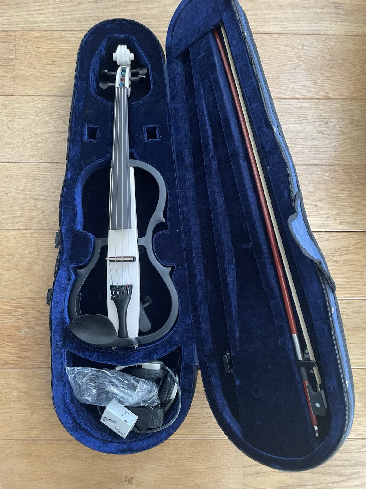 Violon électrique GEWA Line blanc au design minimaliste et finitions en ébène