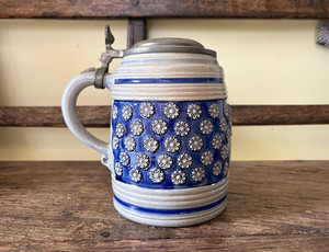 Bavarian beer mug with engravings and sea shell top, and metal lid