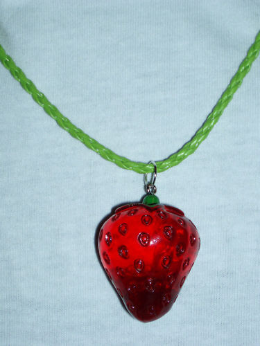 Women's Girls SET: Pendant XXL Strawberry Red incl. Chain Green - NEW - Picture 1 of 1