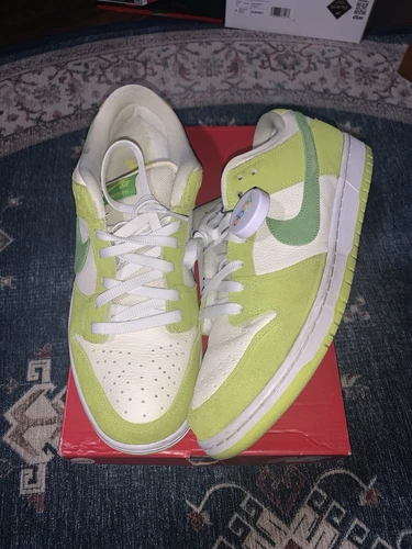 2022 Nike Sb Dunk Low Green Apple Size 11.5