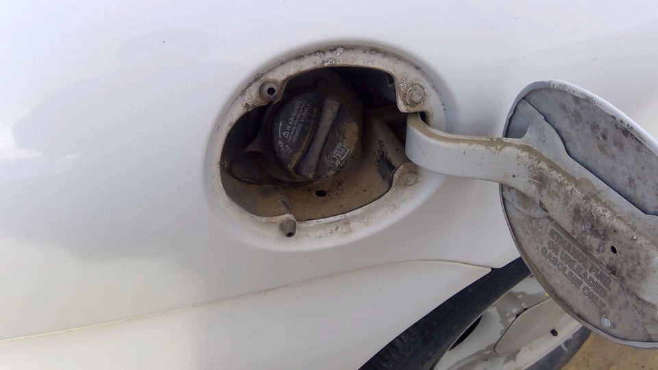 Ford Taurus 1998 1999 conjunto de cuello de llenado de combustible con tapa de gasolina OEM Foto 4 de 4