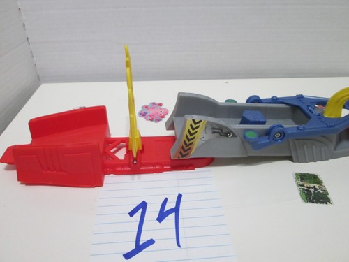 Hot Wheels M6292 Trick Tracks Colossal Stunt World Daredevil - Flame Jump/Launch - Picture 2 of 5