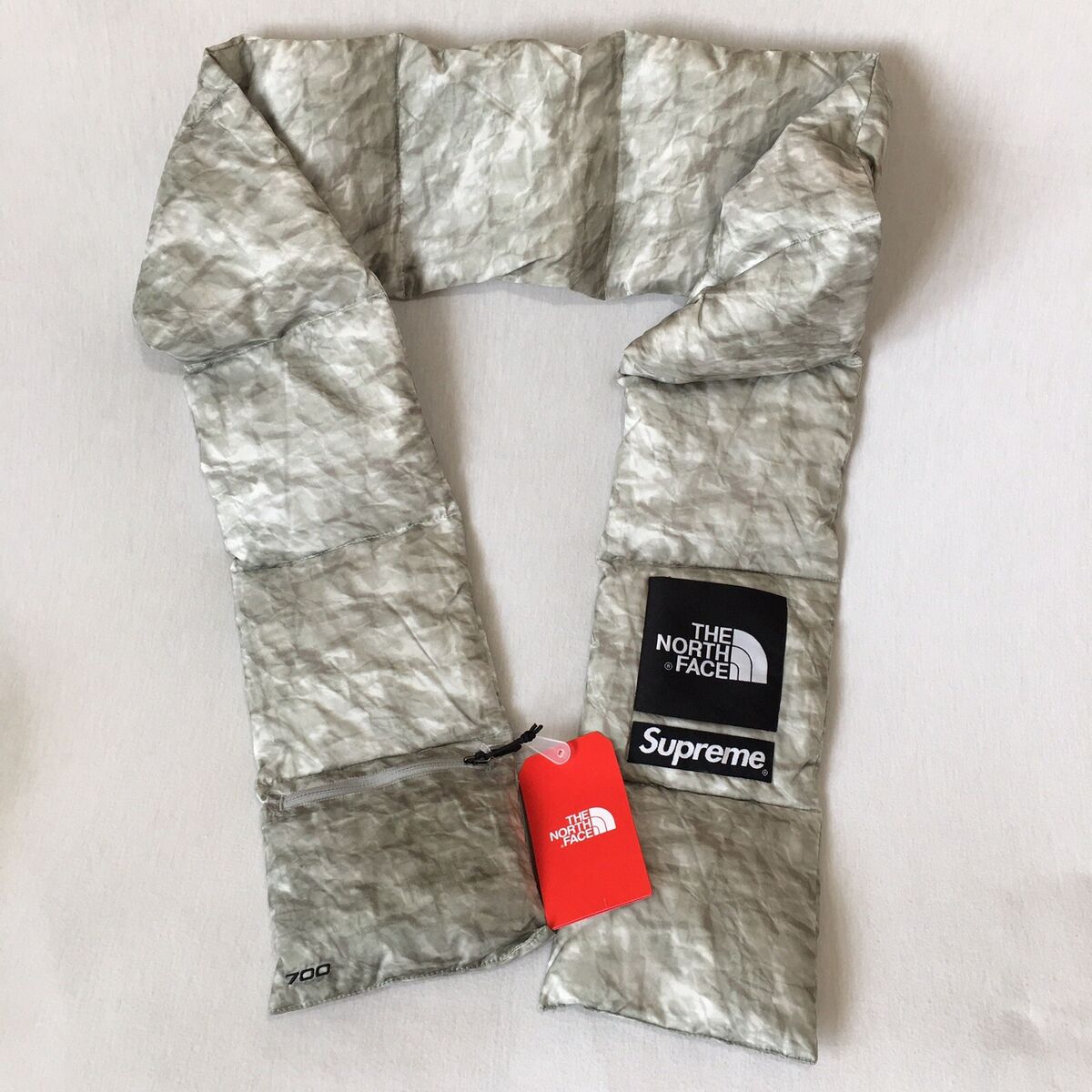 supreme  Paper Print 700-Fill Down Scarf