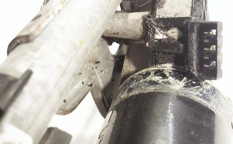 Front Wiper Transmission With Motor OEM 92 95 97 00 03 Volkswagen Eurovan - Image 4 of 4