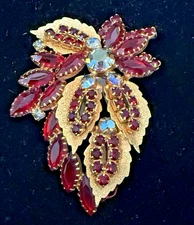 VINTAGE JULIANA FABULOUS LARGE RED GLASS RHINESTONE BROOCH
