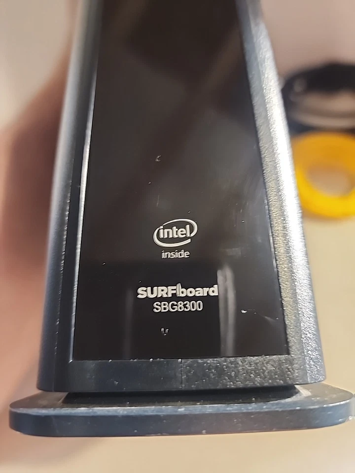 ARRIS SURFboard SBG8300 DOCSIS 3.1 Gigabit Cable Modem & AC2350 Wi-Fi Router - Image 2 of 3