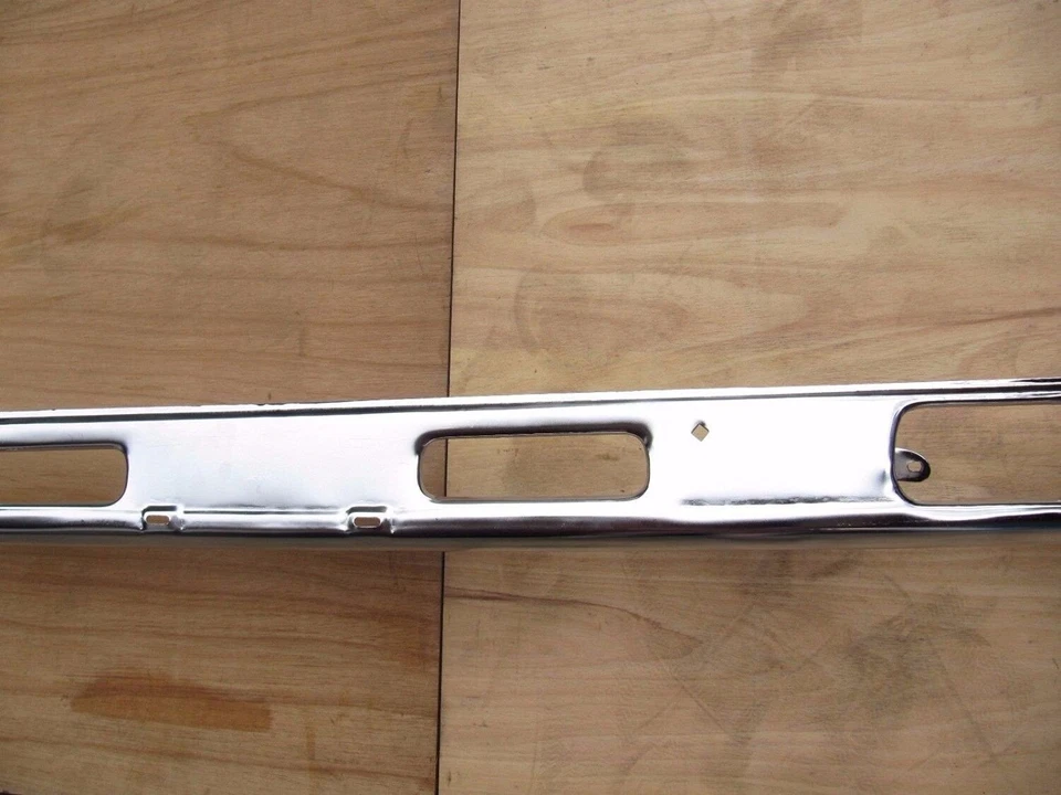 Parachoques delantero totalmente cromado imperfecto apto para camioneta Toyota RN30 RN40 2x2 1979-81 Foto 4 de 4