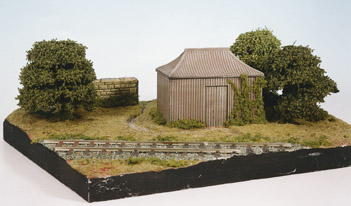 Wills SS35 Pagoda Building, Corrugated Iron type Hut Plastic Kit OO Gauge