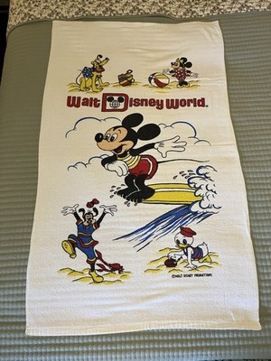 VTG  Walt Disney World Mickey Goofy Pluto Donald Minnie Beach Towel Surfing USA