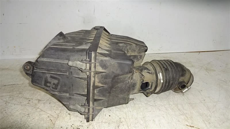 Air Cleaner Assembly 3.0L 6 Cylinder Fits 2001 2002 2003 2004 Ford Escape 673871 - Image 2 of 4