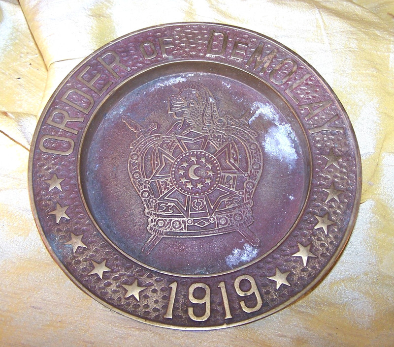 VINTAGE Demolay / Masonic crest plaque / tray - Plaqu-Tray, brass 1965 OLD