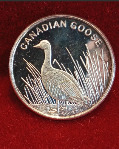 CANADIAN GOOSE One Troy Ounce .999 Fine Silver, blank verso.