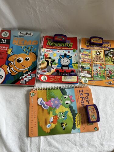Leapfrog LeapPad Learning-Lot Of 4 Books and Cartridges Ages 4-7 - Foto 1 di 10