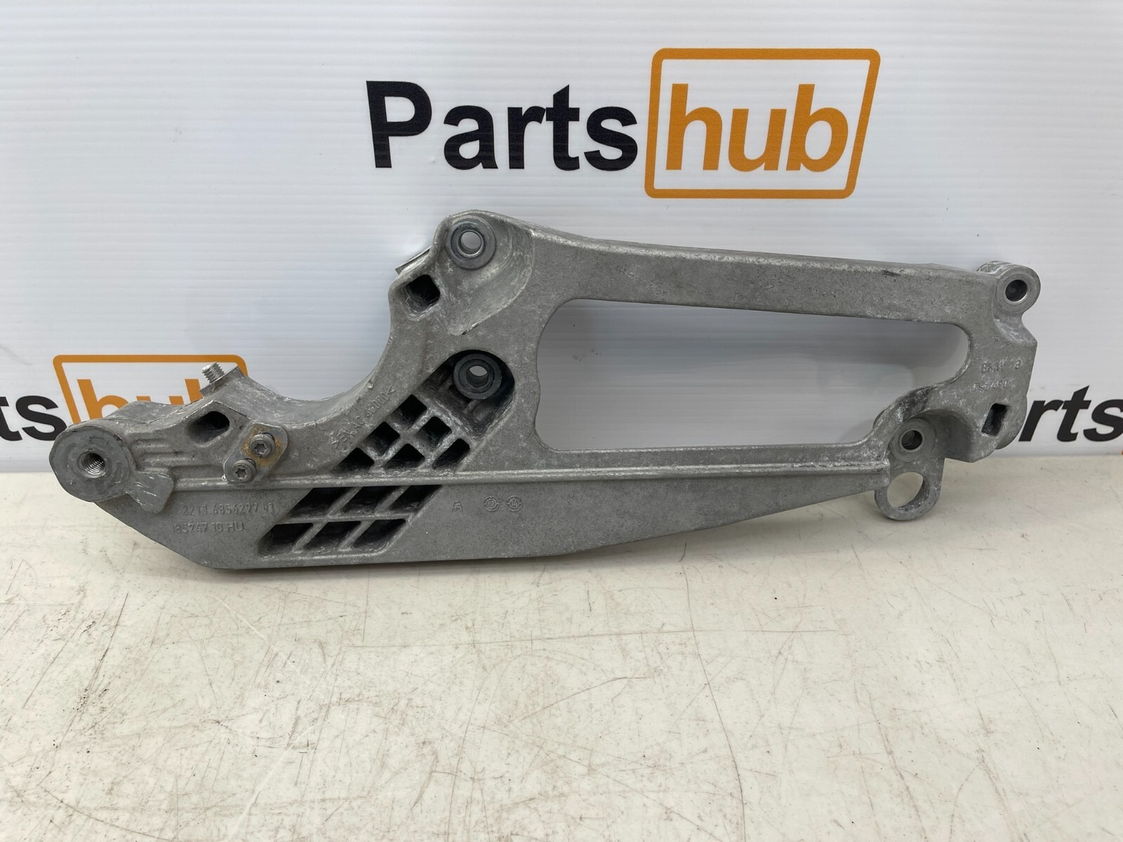 BMW i8 2014-2020 Engine mount
