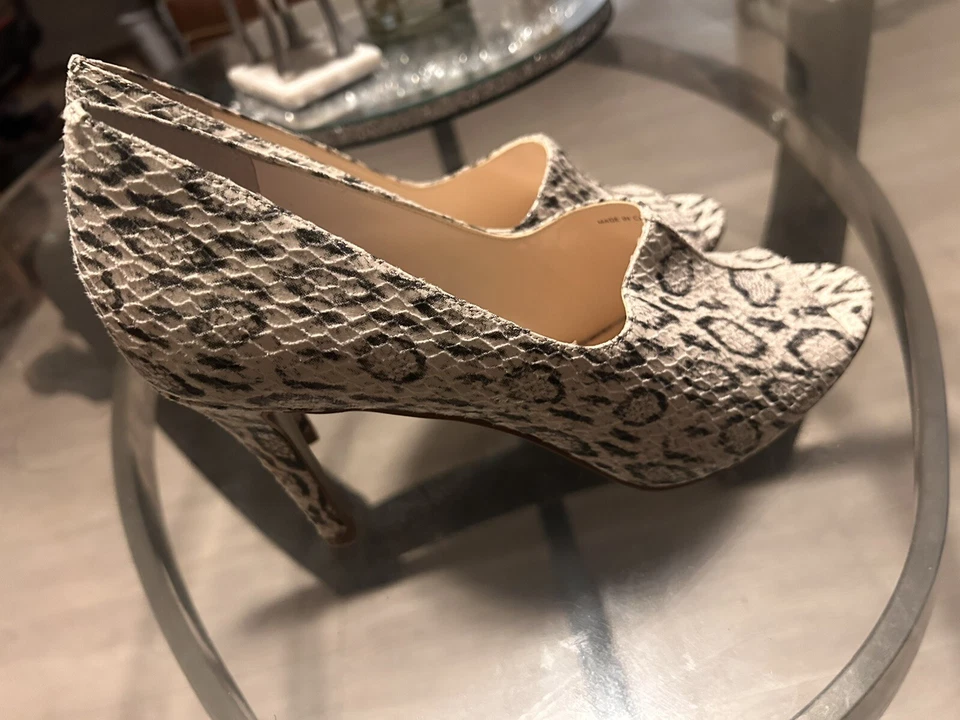 Zapatos de tacón Tahari Walden 9,5 estampado de serpiente punta abierta zapatos sin cordones Foto 2 de 4
