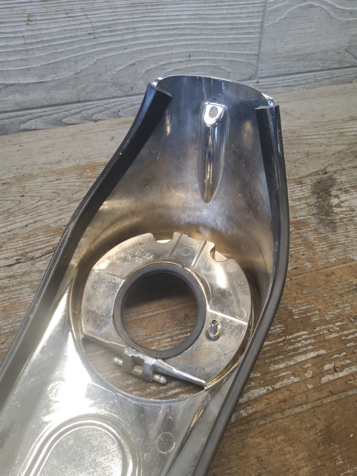 2009 09 0711 HARLEYDAVIDSON STREET GLIDE FLHX GAS TANK CENTER CONSOLE