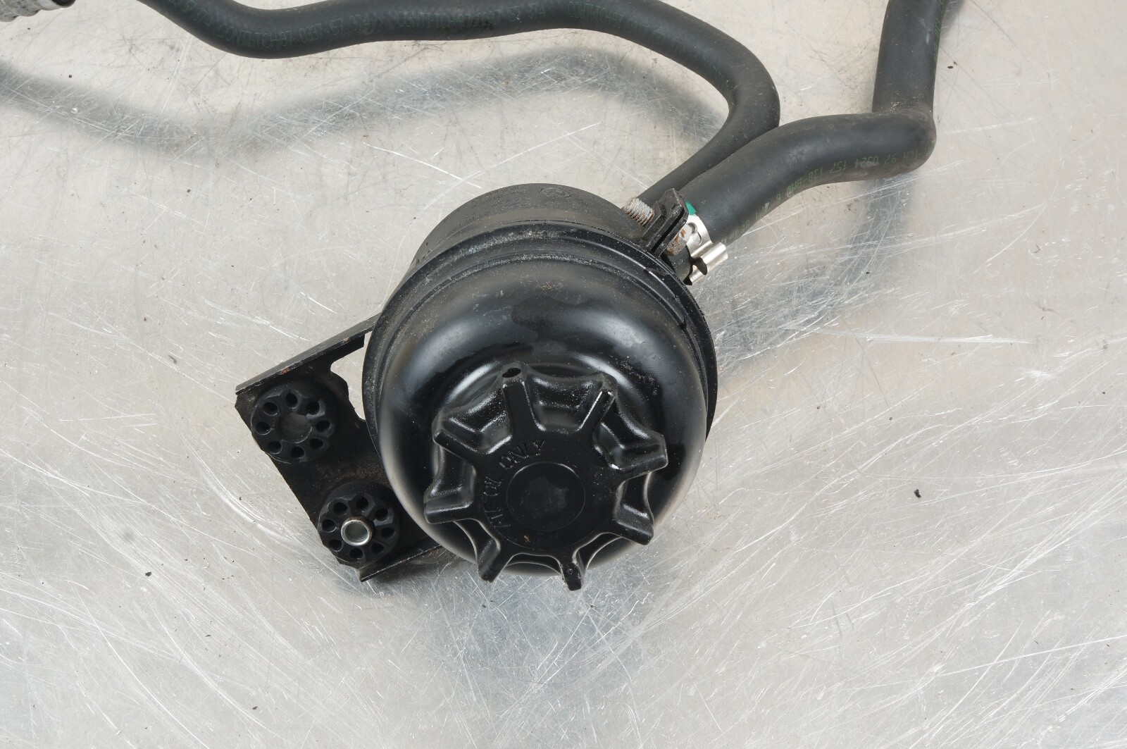 0 813 BMW E81 E82 E87 E88 E92 E93 POWER STEERING FLUID RESERVOIR