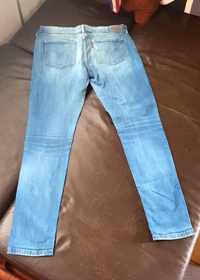 Levis Slight curve mid Rise / Skinny 10/30