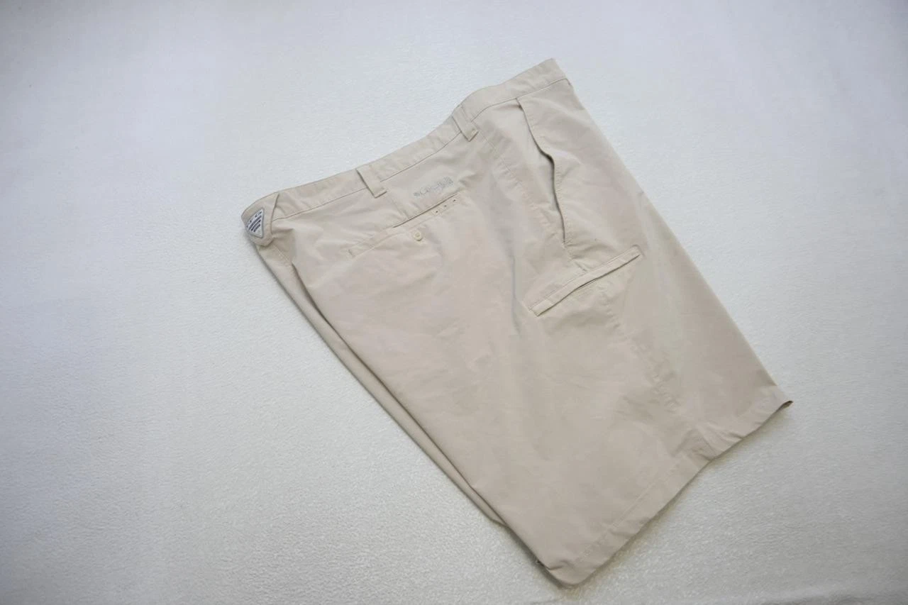 Columbia PFG Omni-Shade Cargo Shorts Beige Fishing Hiking Camping Mens Size 52