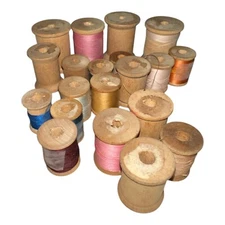 Wood Sewing Thread Spools  Lot Of 20 Vintage Wooden Hobby Craft No Labels      V