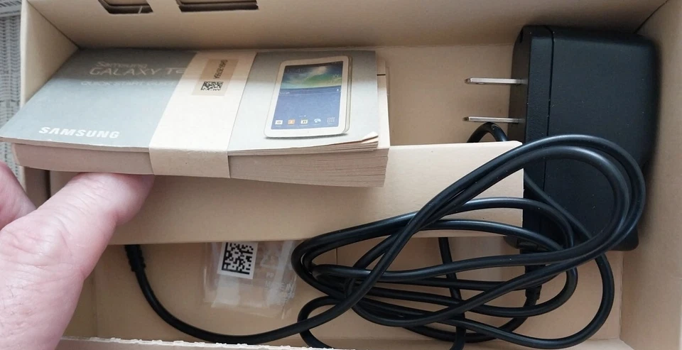 Samsung Galaxy Tab 3 Lite SM-T110 8GB, Wi-Fi 7in Black With Extras Original Box - Image 3 of 4