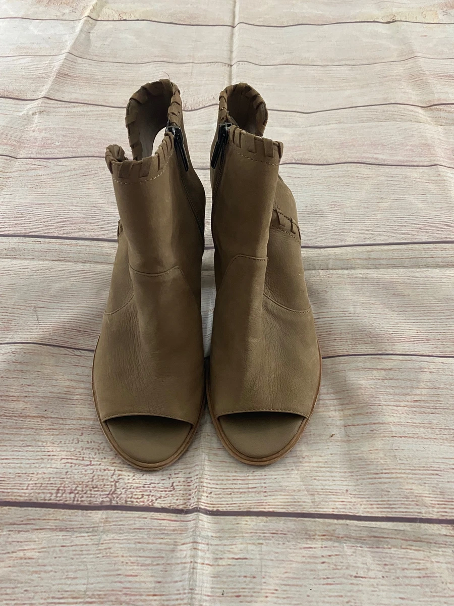Vince camuto hotsell kicetta bootie
