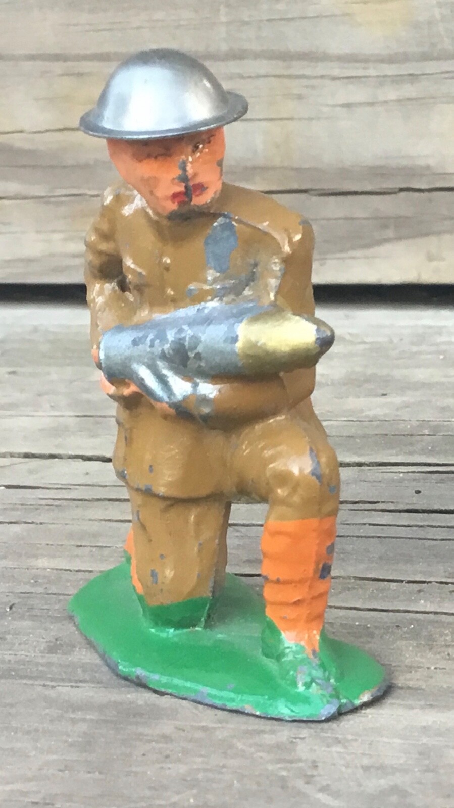  BARCLAY Lead Toy Soldier B68 Soldier Bullet Feeder