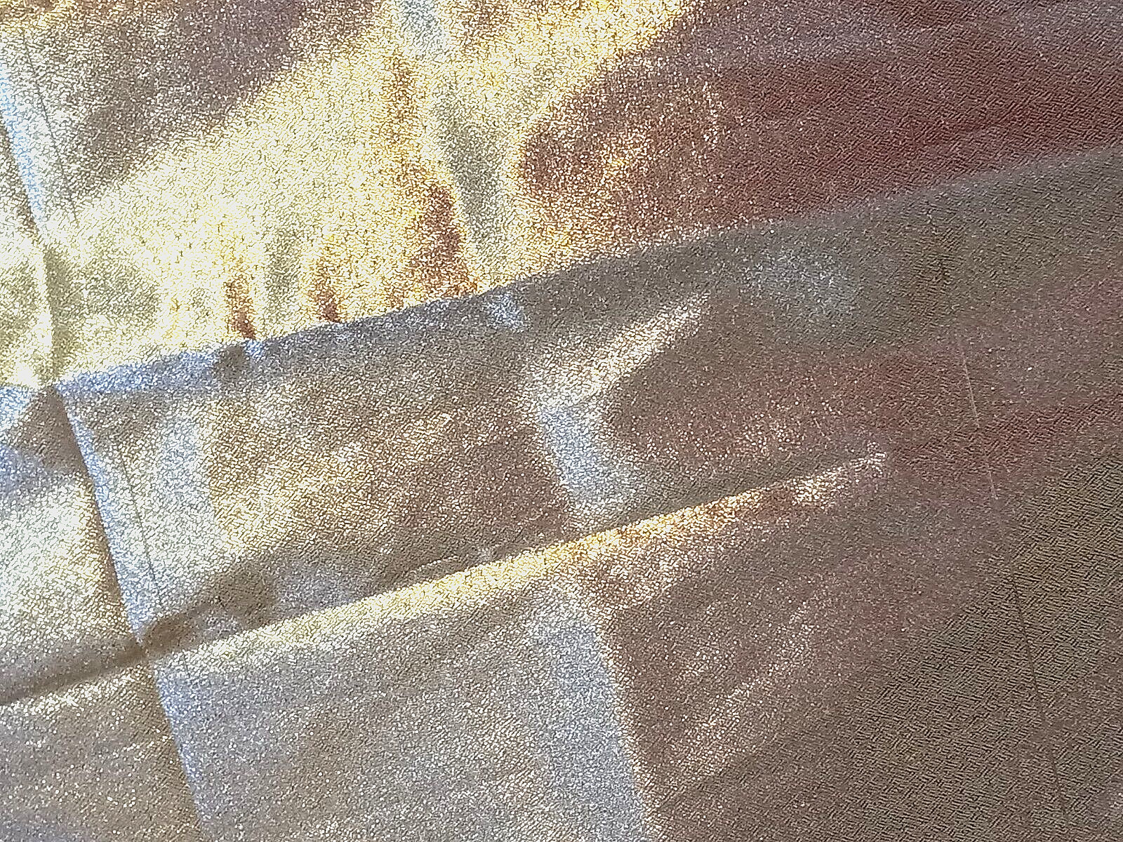 75 x 60 "WIDE GOLD COLOR TABLE COVER FOR YOUR HOME DECOR OR FOR CHRISTMAS ,PARTY